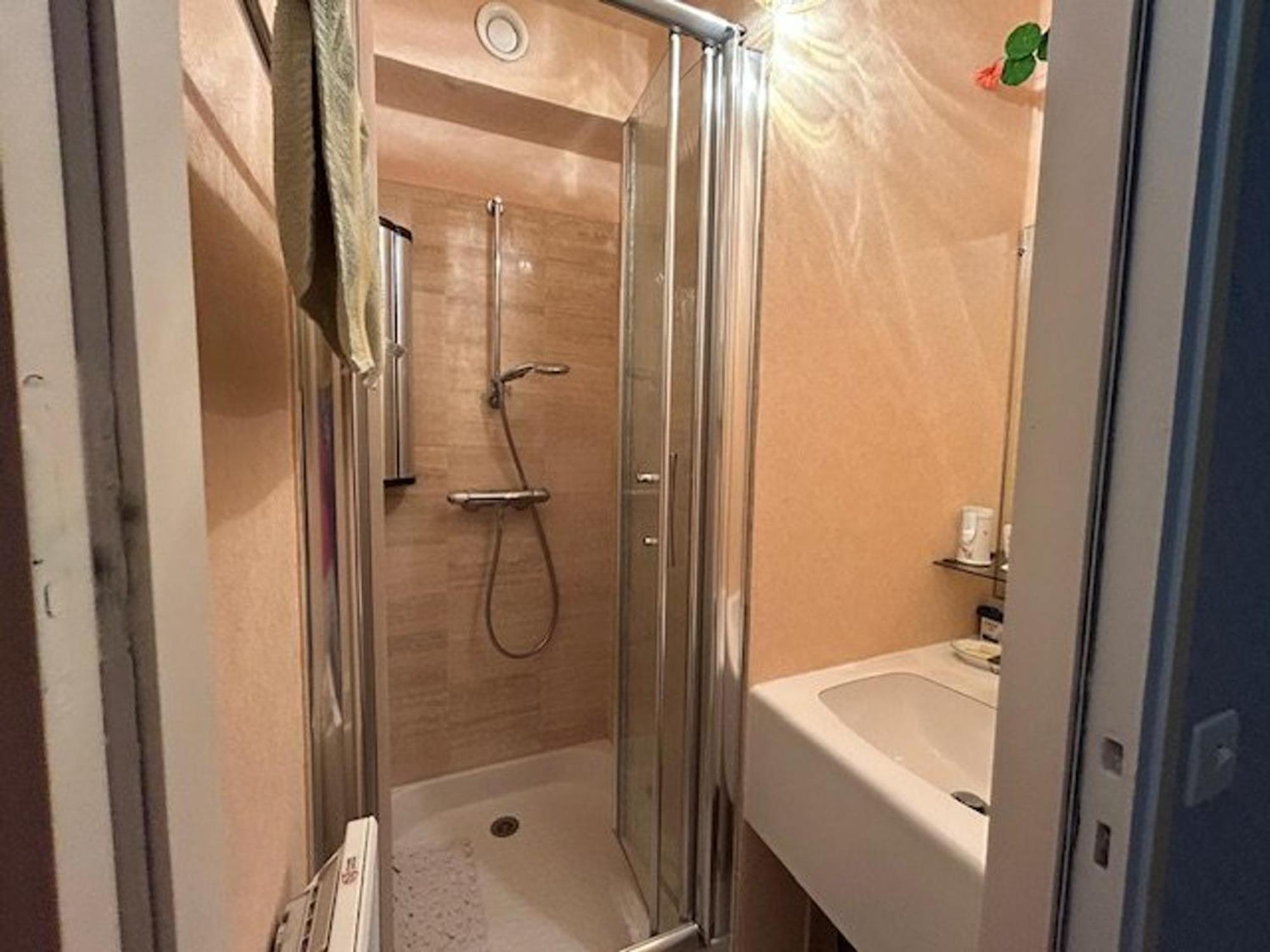 Spacieux T3 Avec Terrasse Ensoleillee Et Parking - Fr-1-494-211 *