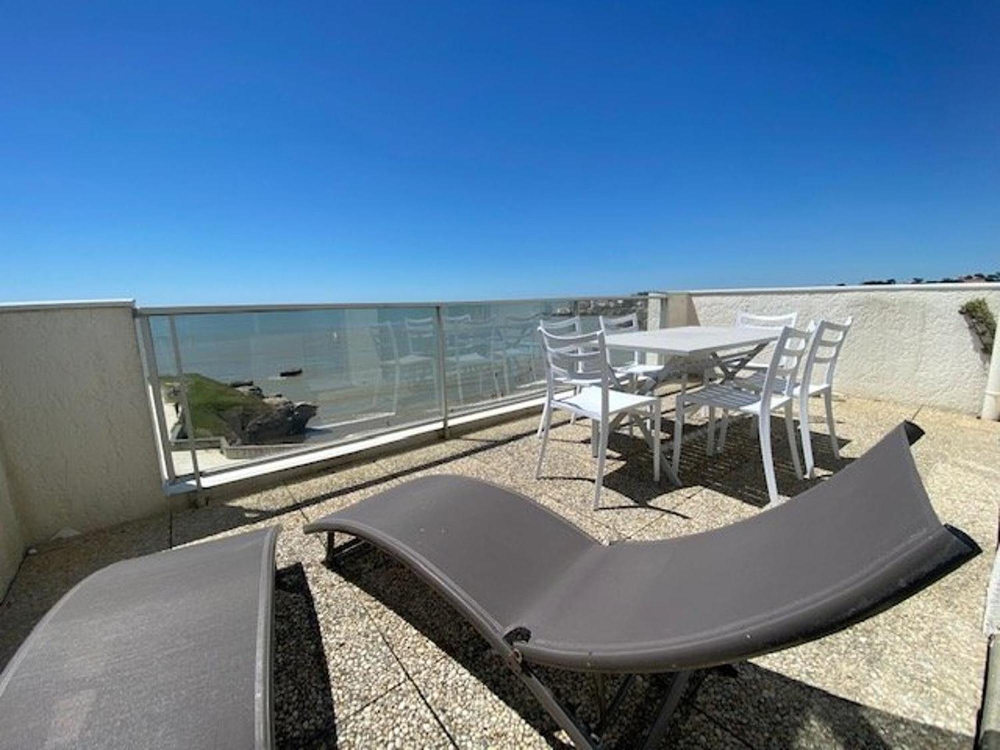 Spacieux T3 Avec Terrasse Ensoleillee Et Parking - Fr-1-494-211 Appartement *