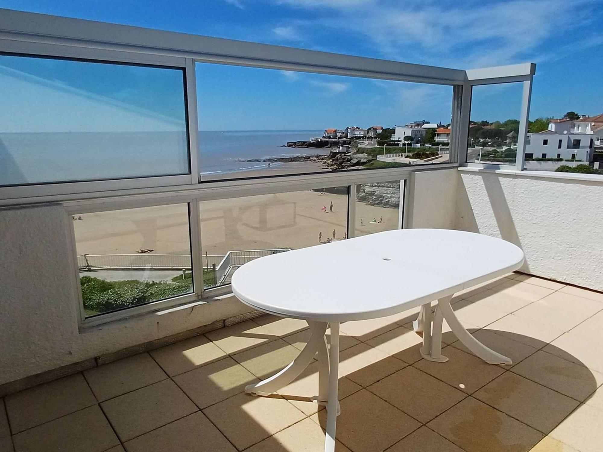 Spacieux T3 Avec Terrasse Ensoleillee Et Parking - Fr-1-494-211 *