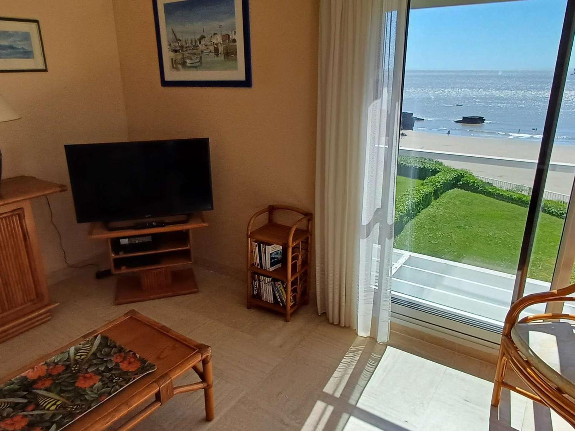 Spacieux T3 Avec Terrasse Ensoleillee Et Parking - Fr-1-494-211 *
