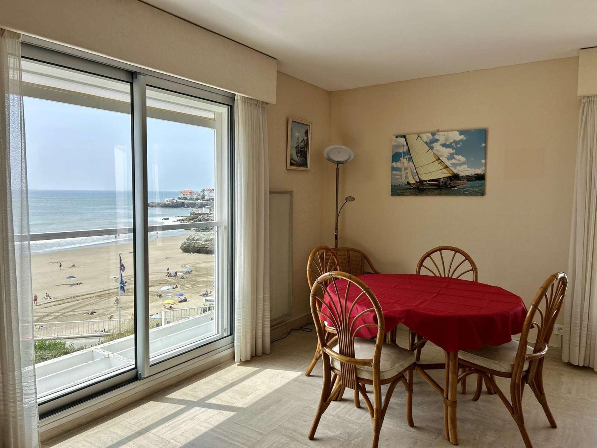 Appartement Spacieux T3 Avec Terrasse Ensoleillee Et Parking - Fr-1-494-211 Royan